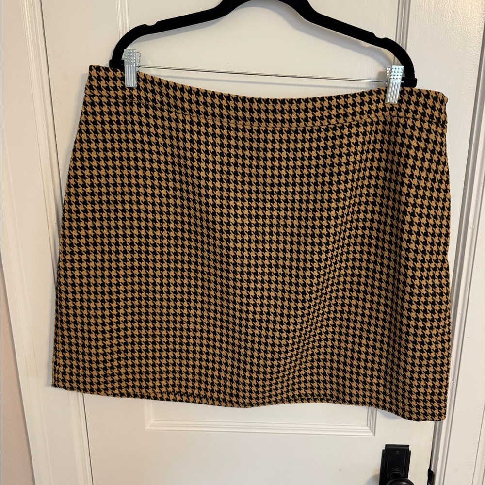 Nine West Tan and Black Mini Pencil Skirt